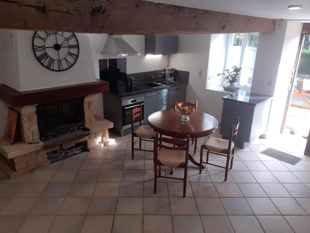 Dans La Maison D'A Cote Azerables Luaran gambar