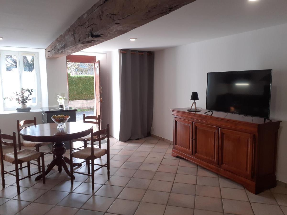 Dans La Maison D'A Cote Azerables Luaran gambar
